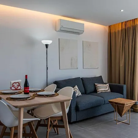 A Mar Whale Puerto del Carmen (Lanzarote)